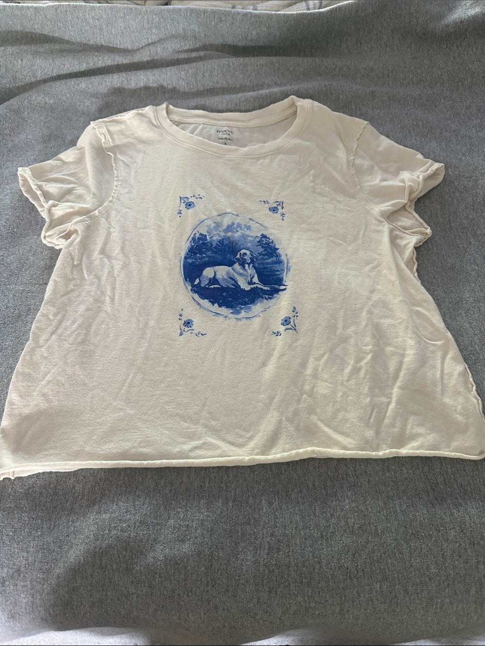 Women’sCream Graphic Tee with Blue Labrador RetrieverPrint